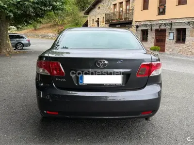 Usado Toyota Avensis Executive 150 CV (110 kW) 2010 Gris / plata Berlina