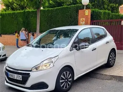 Usado Peugeot 208 Access 75 CV (55 kW) 2016 Blanco Utilitario