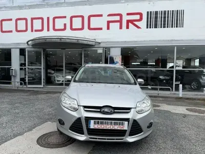 Begagnad Ford Focus Trend 105 HK (77 kW) 2011 Grå Sedan