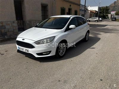 Usado Ford Focus Trend 125 CV (91 kW) 2016 Blanco Berlina