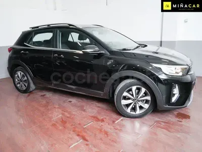 Usado Kia Stonic 120 CV (88 kW) 2021 Negro SUV