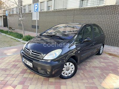 Usado Citroën Xsara Picasso Exclusive 110 CV (80 kW) 2006 Gris / plata Monovolumen