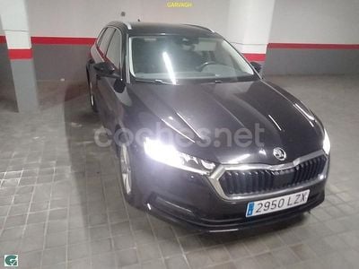 Negro Usado 2022 Skoda Octavia Ambition Familiar | 21.990 € (Caro)