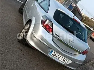 Usado Opel Astra GTC Enjoy 90 CV (66 kW) 2007 Gris / plata Berlina