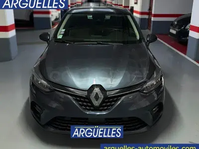 Usado Renault Clio IV Zen 100 CV (73 kW) 2019 Gris / plata Berlina