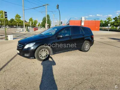 Usado Mercedes R300 190 CV (139 kW) 2010 Negro Familiar