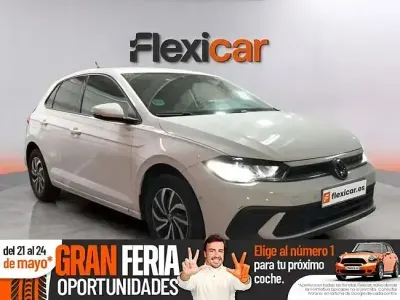 Begagnad VW Polo Life 95 HK (69 kW) 2023 Blå Halvkombi