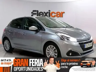 Usado Peugeot 208 Signature Sky 99 CV (72 kW) 2019 Gris Utilitario