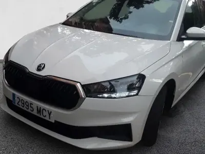 Usado Skoda Fabia Active 80 CV (58 kW) 2022 Utilitario