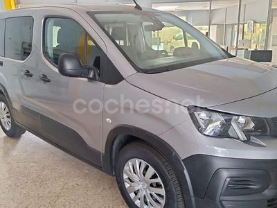 Usado Peugeot Rifter Active 100 CV (73 kW) 2021 Gris / plata Monovolumen