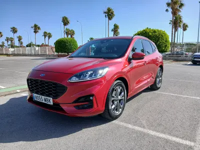 Usado Ford Kuga ST-Line X 190 CV (139 kW) 2022 Granate SUV