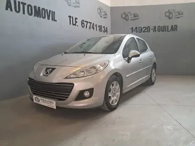Usado Peugeot 207 70 CV (51 kW) 2011 Gris / plata Berlina