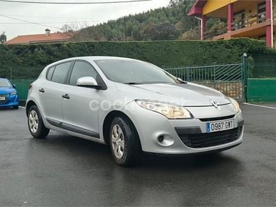 Usado Renault Mégane Authentique 100 CV (73 kW) 2010 Gris / plata Berlina