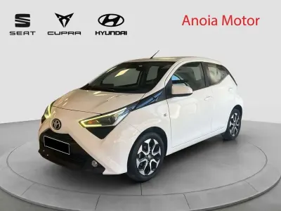 Usado Toyota Aygo X-play 72 CV (52 kW) 2019 Blanco Utilitario
