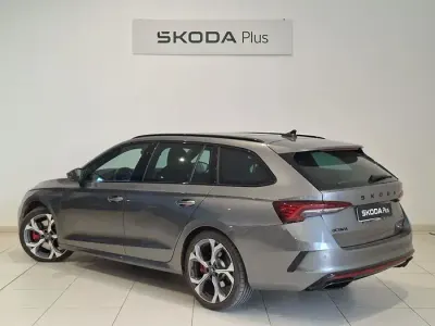 Usado Skoda Octavia RS 265 CV (194 kW) 2025 Gris Familiar
