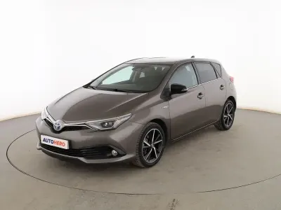Usado Toyota Auris Hybrid Advance 136 CV (100 kW) 2017 Gris Berlina