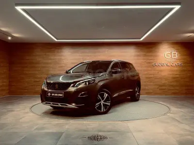 Usado Peugeot 5008 Allure 130 CV (95 kW) 2020 Gris / plata SUV