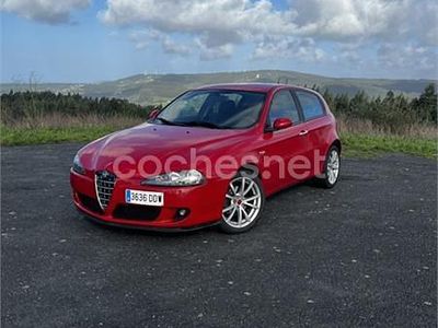 Rojo Usado 2004 Alfa Romeo 147 Distinctive Utilitario | 3900 € (Un poco caro)