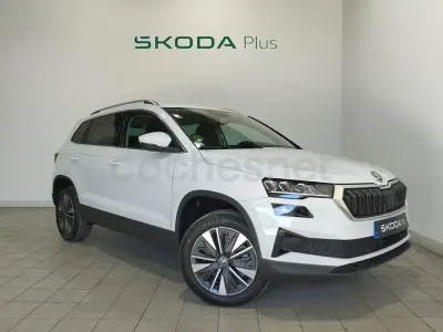 Usado Skoda Karoq Selection 116 CV (85 kW) 2025 Blanco SUV