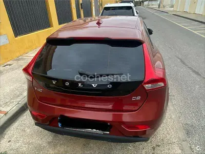 Usado Volvo V40 Momentum 120 CV (88 kW) 2017 Granate Berlina