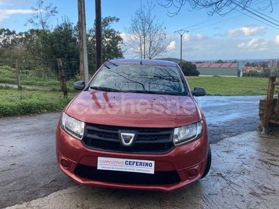 Granate Usado 2013 Dacia Sandero Lauréate Berlina | 4950 € (Precio justo)