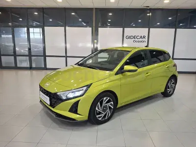 Usado Hyundai i20 100 CV (73 kW) 2025 Verde Utilitario