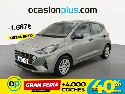 Usado Hyundai i10 67 CV (49 kW) 2022 Gris Utilitario