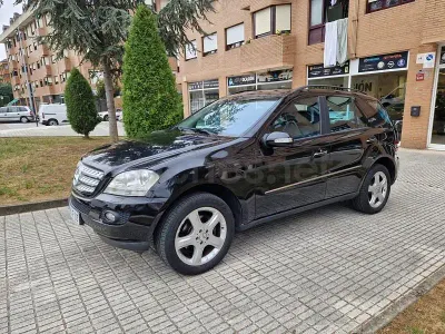 Usado Mercedes ML320 224 CV (164 kW) 2007 Negro SUV