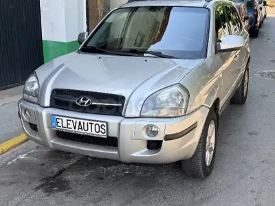 Usado Hyundai Tucson Comfort 140 CV (102 kW) 2006 Gris / plata SUV