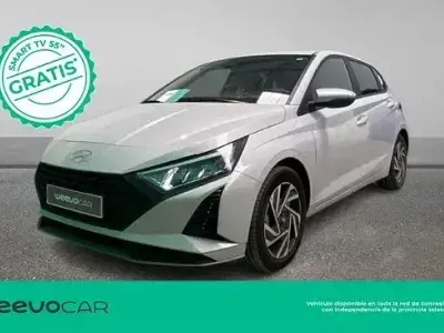 Usado Hyundai i20 79 CV (58 kW) 2025 Gris Utilitario