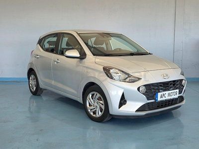 Usado Hyundai i10 67 CV (49 kW) 2021 Gris / plata Utilitario
