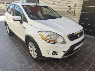 Usado Ford Kuga Titanium 140 CV (102 kW) 2013 Blanco SUV