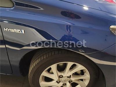 Usado Toyota Auris Hybrid Active 136 CV (100 kW) 2017 Azul Familiar