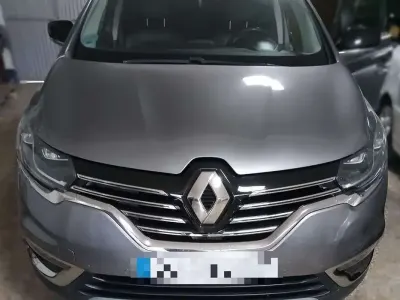 Usado Renault Espace Zen 160 CV (117 kW) 2015 Gris Monovolumen