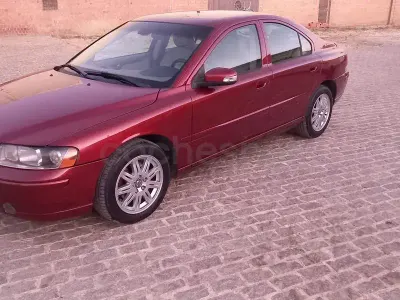 Usado Volvo S60 Momentum 163 CV (119 kW) 2008 Granate Berlina