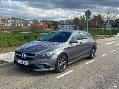 Usado Mercedes CLA220 Urban 177 CV (130 kW) 2015 Gris / plata Coupe
