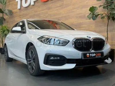 Usado BMW 118 Comfort Edition 150 CV (110 kW) 2022 Blanco Utilitario