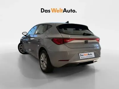 Usado Seat Leon Style 115 CV (84 kW) 2023 Gris plata
