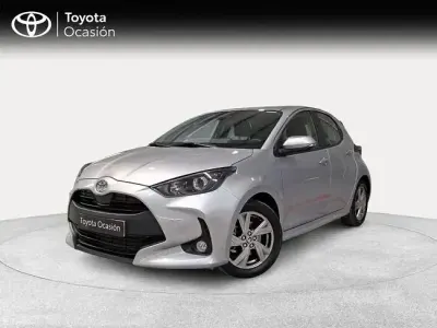 Usado Toyota Yaris Active 116 CV (85 kW) 2025 Gris / plata Utilitario
