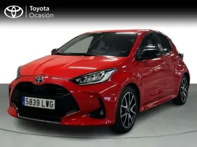 Usado Toyota Yaris Style 116 CV (85 kW) 2022 Rojo Utilitario