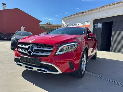 Käytetty Mercedes GLA180 122 HP (89 kW) 2018 Punainen Katumaasturi