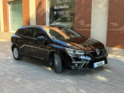 Usado Renault Mégane GrandTour LIMITED 115 CV (84 kW) 2018 Negro Familiar