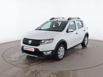 Usado Dacia Sandero Stepway 90 CV (66 kW) 2014 Blanco Utilitario