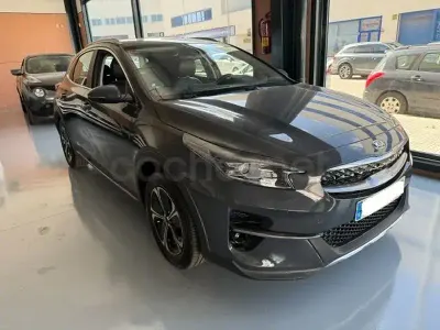 Usado Kia XCeed 141 HP (103 kW) 2021 Cinzento SUV