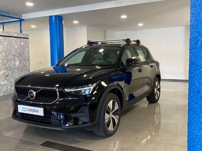 Negro onyx metalizado Usado 2023 Volvo XC40 Core SUV | 32.990 € (Precio justo)