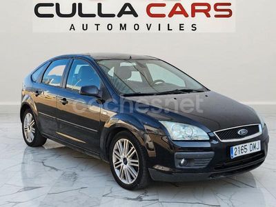 Begagnad Ford Focus Ghia 136 HK (100 kW) 2005 Svart Halvkombi