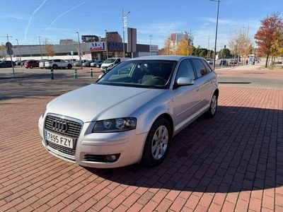 Usado Audi A3 Sportback Ambiente 140 CV (102 kW) 2008 Gris Utilitario