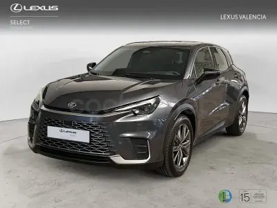Usado Lexus LBX 136 CV (100 kW) 2026 Gris / plata SUV