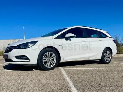 Usado Opel Astra Dynamic 110 CV (80 kW) 2016 Blanco Berlina