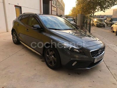 Gris / plata Usado 2014 Volvo V40 CC Summum Familiar | 14.900 € (Caro)